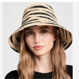 Janessa Leone Zelda hat